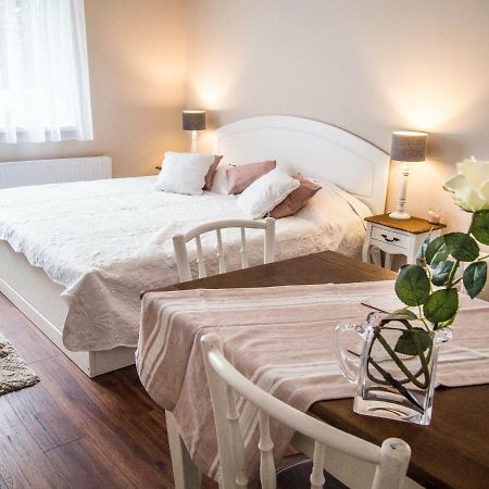 Feliz Apartman Gyula Bagian luar foto
