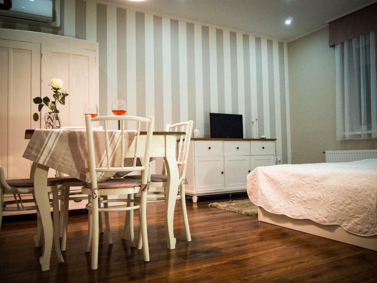 Feliz Apartman Gyula Bagian luar foto