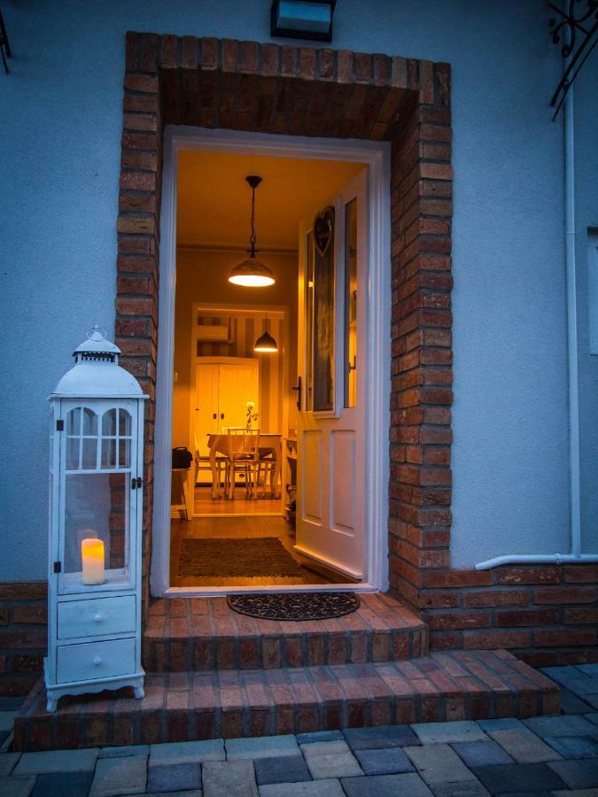 Feliz Apartman Gyula Bagian luar foto