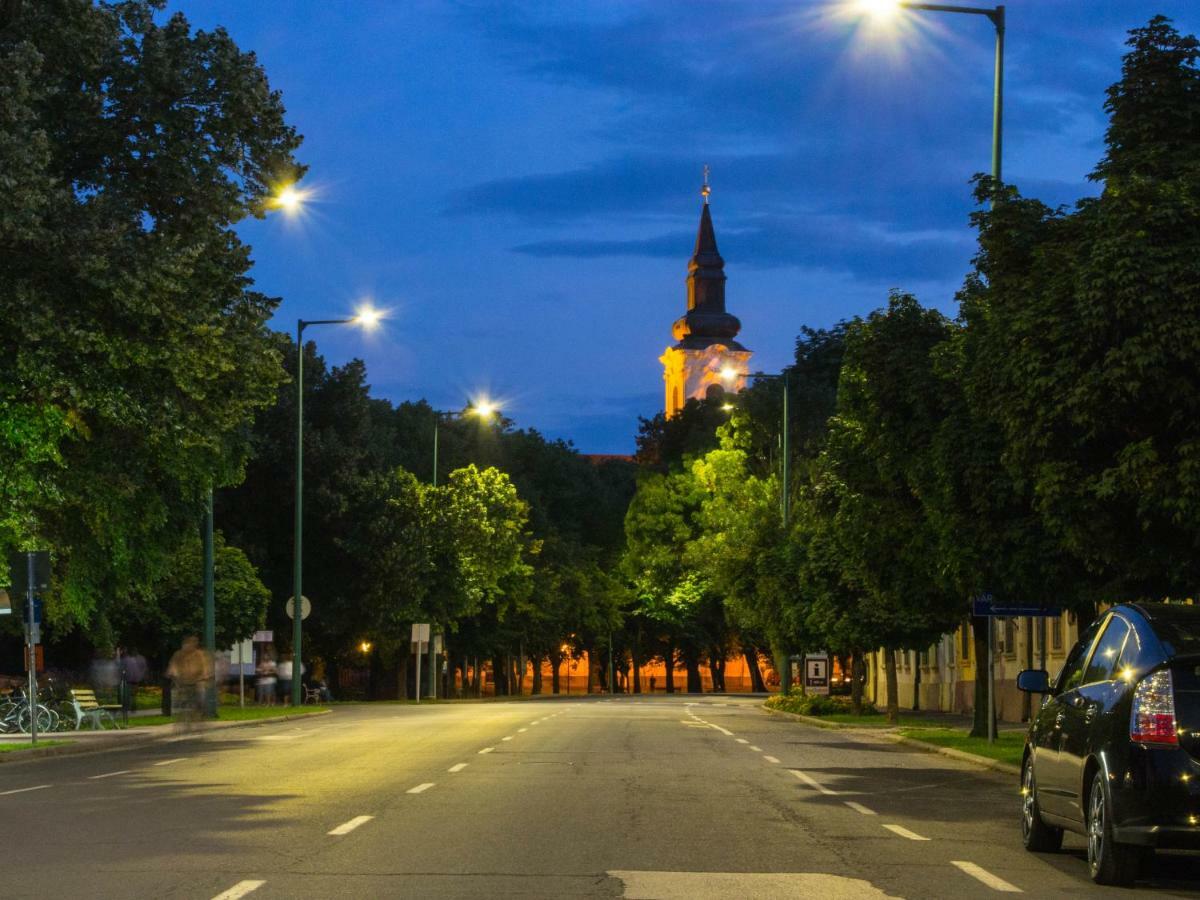 Feliz Apartman Gyula Bagian luar foto