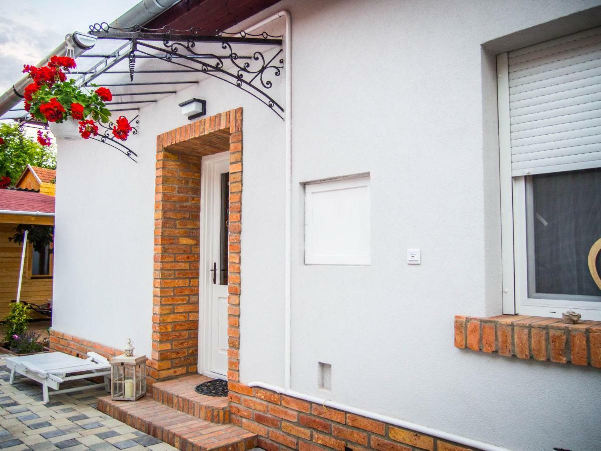Feliz Apartman Gyula Bagian luar foto