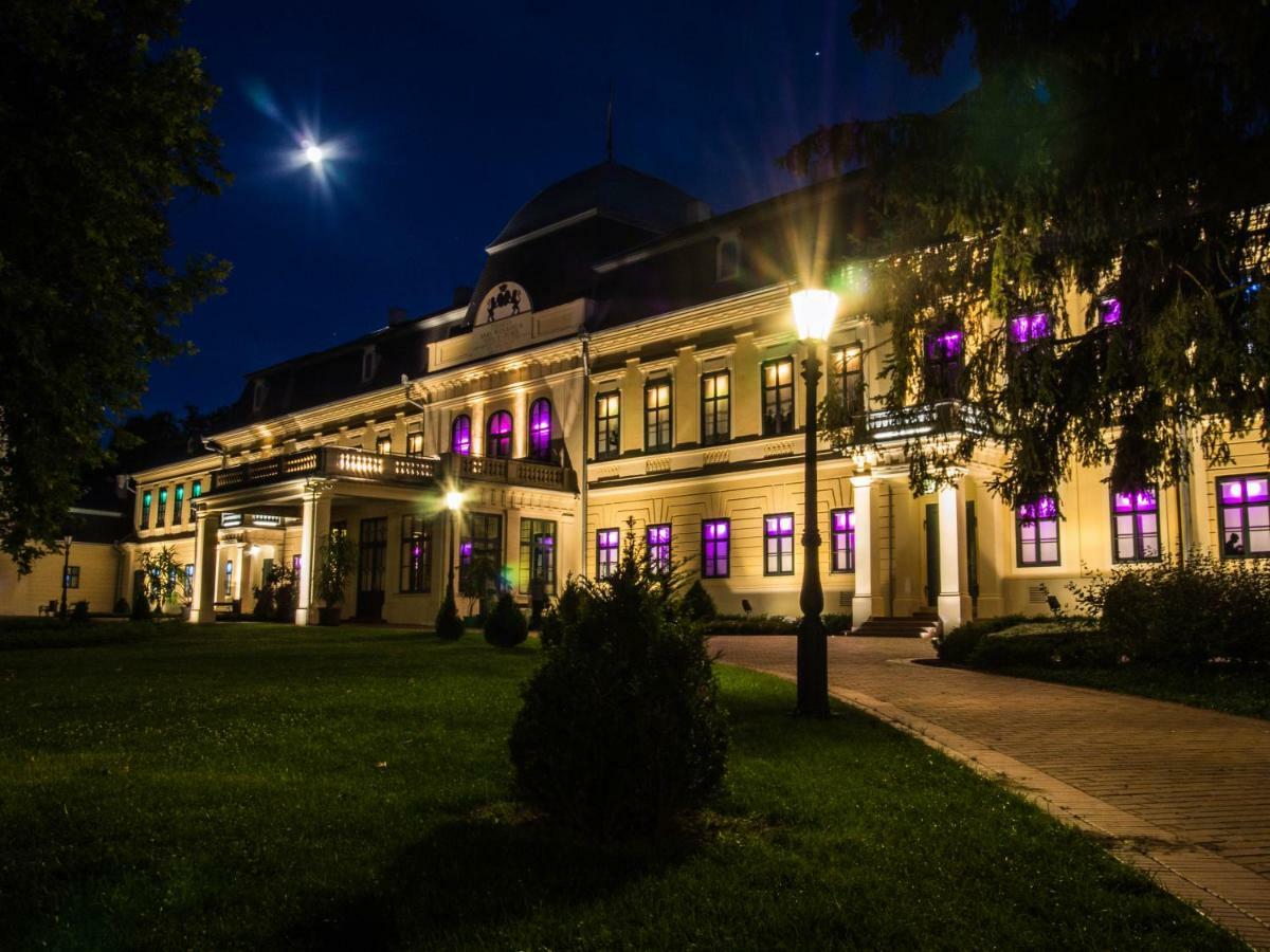 Feliz Apartman Gyula Bagian luar foto