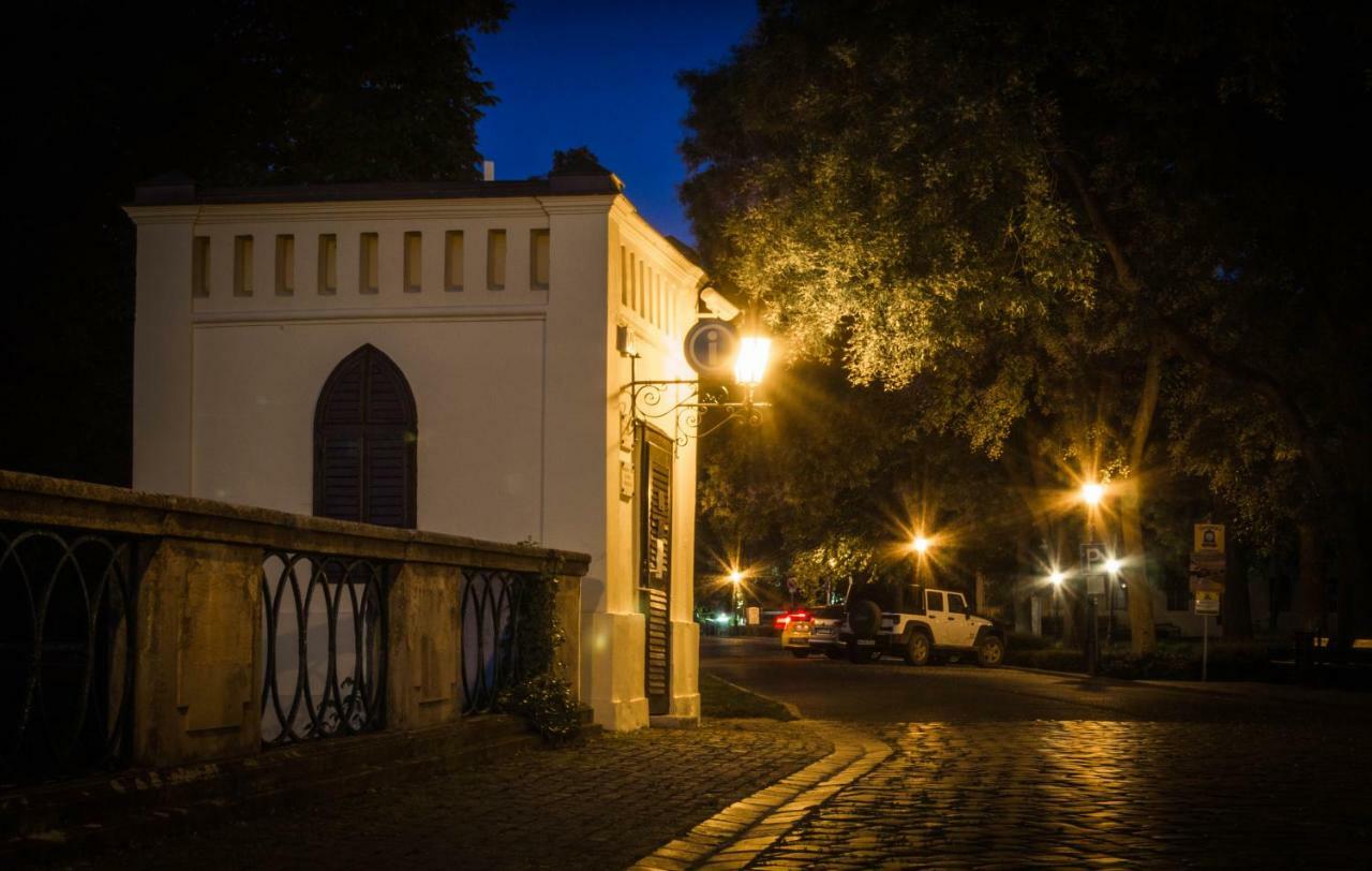 Feliz Apartman Gyula Bagian luar foto